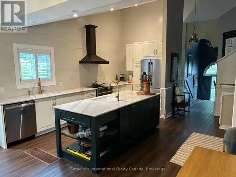 4 Nettleton Court Collingwood ON L9Y 5B7