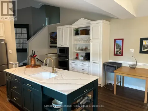4 Nettleton Court Collingwood ON L9Y 5B7