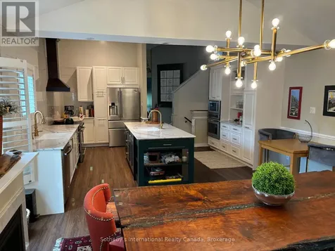 4 Nettleton Court Collingwood ON L9Y 5B7