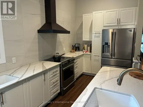4 Nettleton Court Collingwood ON L9Y 5B7