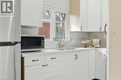 352 East 28th Street Hamilton ON L8V 3J6