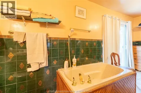 16 Arthur Drive Chatham ON N7M 3Y4