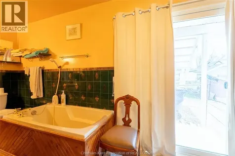16 Arthur Drive Chatham ON N7M 3Y4
