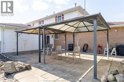 16 Arthur Drive Chatham ON N7M 3Y4
