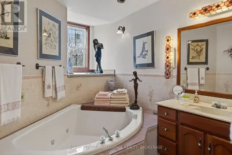99 King Street East Gananoque ON K7G 1E8