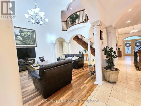 12 Prince Adam Court King ON L7B 1M1