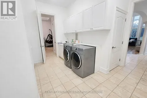 12 Prince Adam Court King ON L7B 1M1