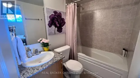 13 Eaton Park Lane Toronto (l'amoreaux) ON M1W 0A5