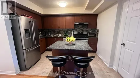 13 Eaton Park Lane Toronto (l'amoreaux) ON M1W 0A5