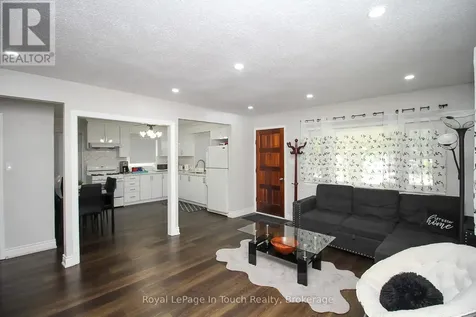 27 Peel Street Penetanguishene ON L9M 1A5
