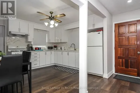 27 Peel Street Penetanguishene ON L9M 1A5