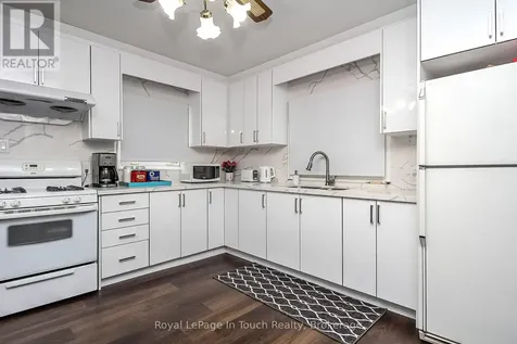 27 Peel Street Penetanguishene ON L9M 1A5