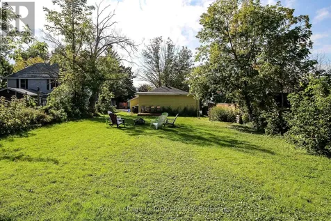 27 Peel Street Penetanguishene ON L9M 1A5