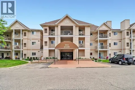 2922 Rivard Windsor ON N8T 3N9