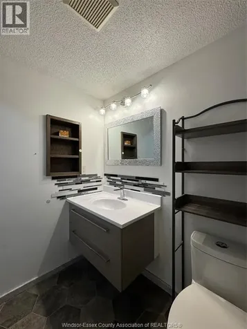 2922 Rivard Windsor ON N8T 3N9