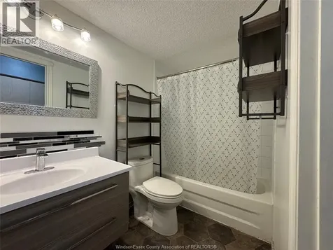 2922 Rivard Windsor ON N8T 3N9