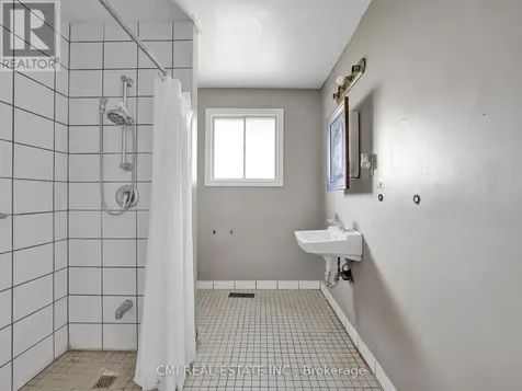 74 Brier Park Road Brantford ON N3R 5T4