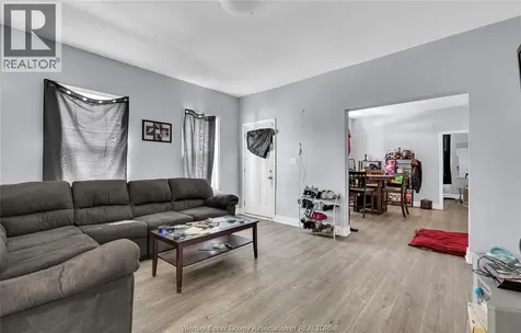 294 Louis Avenue Windsor ON N9A 1W2