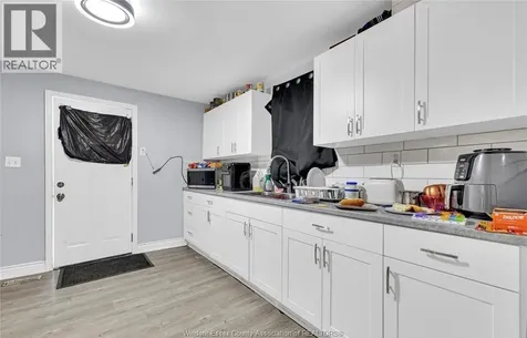 294 Louis Avenue Windsor ON N9A 1W2