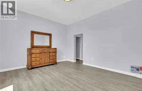 294 Louis Avenue Windsor ON N9A 1W2