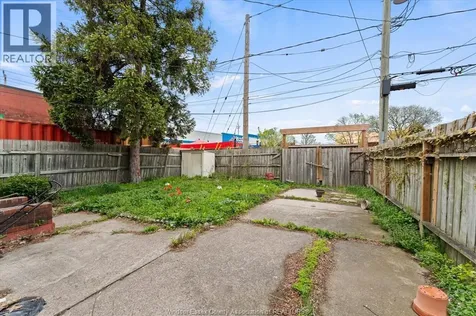 816 Dawson Road Windsor ON N8Y 4A2