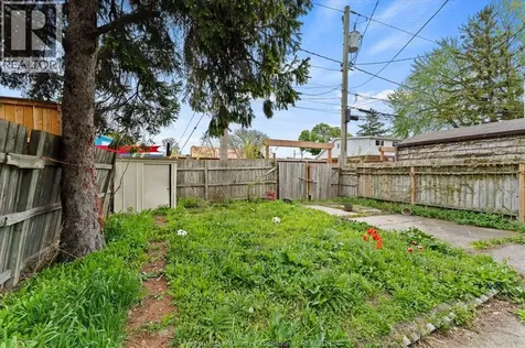 816 Dawson Road Windsor ON N8Y 4A2