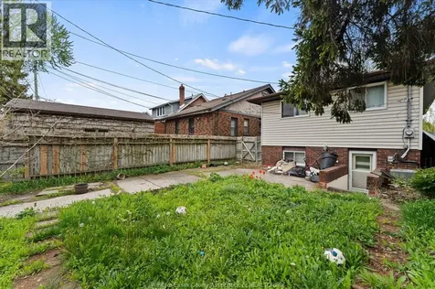 816 Dawson Road Windsor ON N8Y 4A2