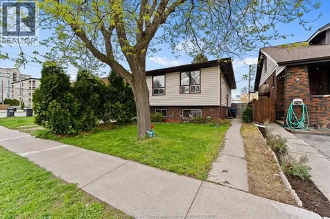 816 Dawson Road Windsor ON N8Y 4A2