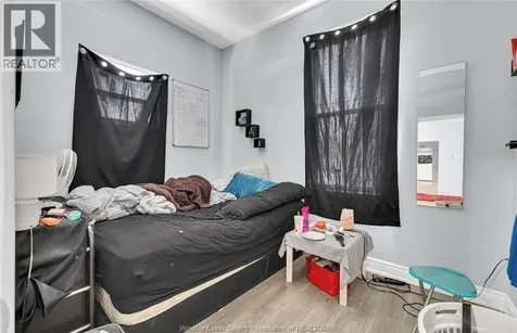 294 Louis Avenue Windsor ON N9A 1W2