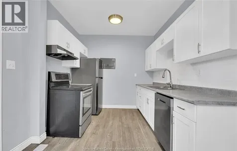 294 Louis Avenue Windsor ON N9A 1W2