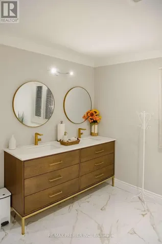 11 Sleepy Hollow Lane Whitchurch-stouffville ON L4A 3G7