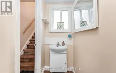 501 Glenelm Crescent Waterloo ON N2L 5C7