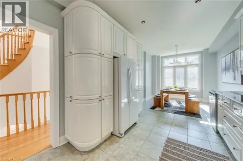 2303 Hill Ridge Court Oakville ON L6M 3N3