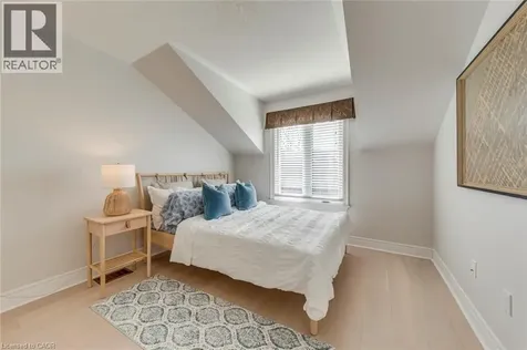 2303 Hill Ridge Court Oakville ON L6M 3N3