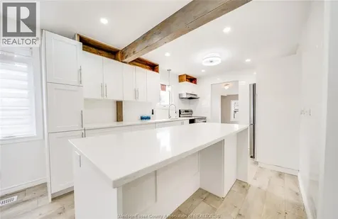 699 Alexandrine Street Windsor ON N8X 3C1