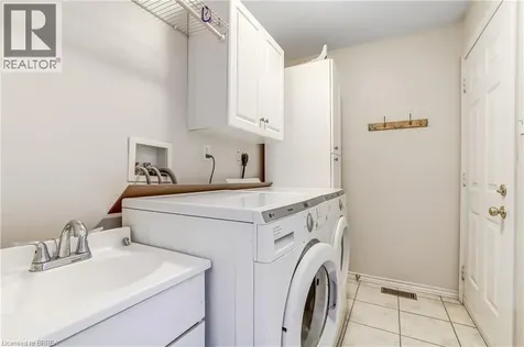 19 Hanlon Place Paris ON N3L 4E7