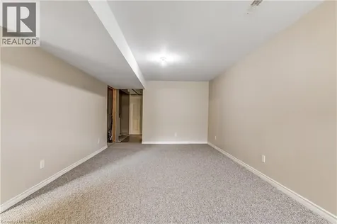 19 Hanlon Place Paris ON N3L 4E7