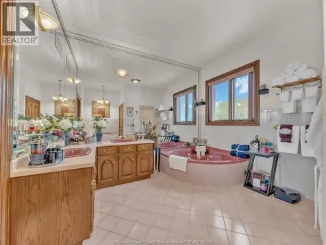 883 Front Road South Amherstburg ON N9V 2M4