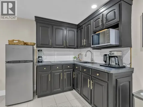 883 Front Road South Amherstburg ON N9V 2M4
