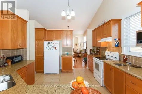 1861 Mickelberry Crescent Ottawa ON K4A 0P2