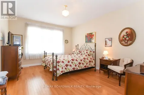 1861 Mickelberry Crescent Ottawa ON K4A 0P2