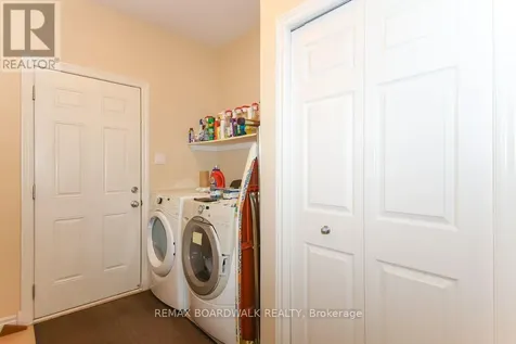 1861 Mickelberry Crescent Ottawa ON K4A 0P2