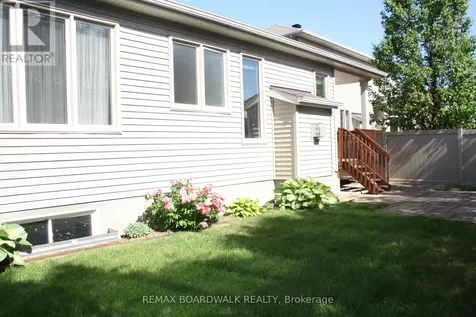1861 Mickelberry Crescent Ottawa ON K4A 0P2