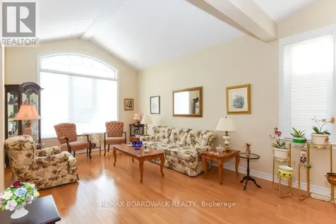 1861 Mickelberry Crescent Ottawa ON K4A 0P2