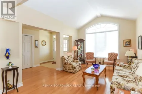 1861 Mickelberry Crescent Ottawa ON K4A 0P2