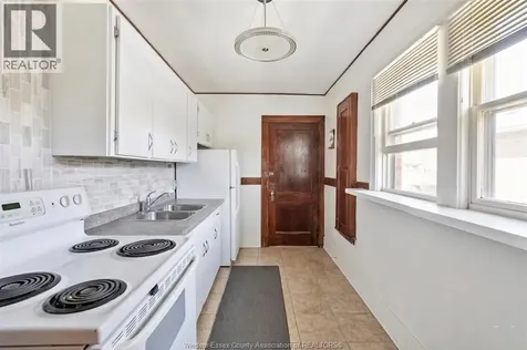 1596 Victoria Windsor ON N8X 1P5