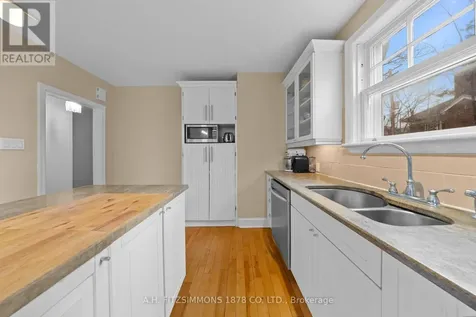 564 Tweedsmuir Avenue Ottawa ON K1Z 5P2