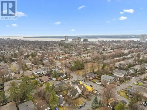 564 Tweedsmuir Avenue Ottawa ON K1Z 5P2