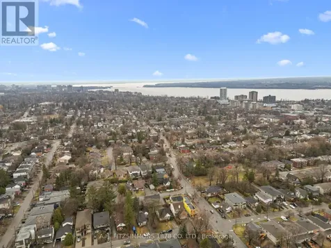 564 Tweedsmuir Avenue Ottawa ON K1Z 5P2