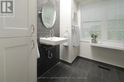 5048 William Street Pickering ON L1Y 1B2